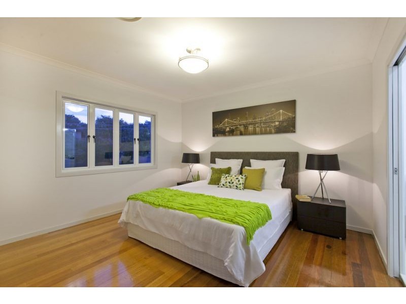 9 Adrian St, Manly West QLD 4179