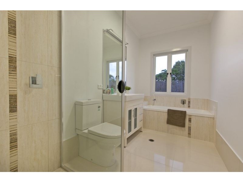 9 Adrian St, Manly West QLD 4179