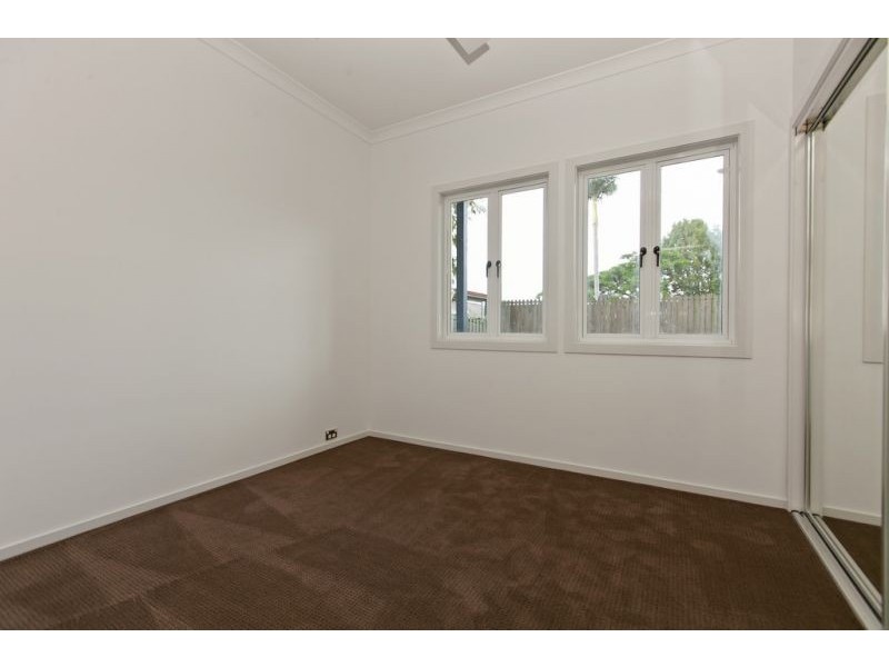 9 Adrian St, Manly West QLD 4179