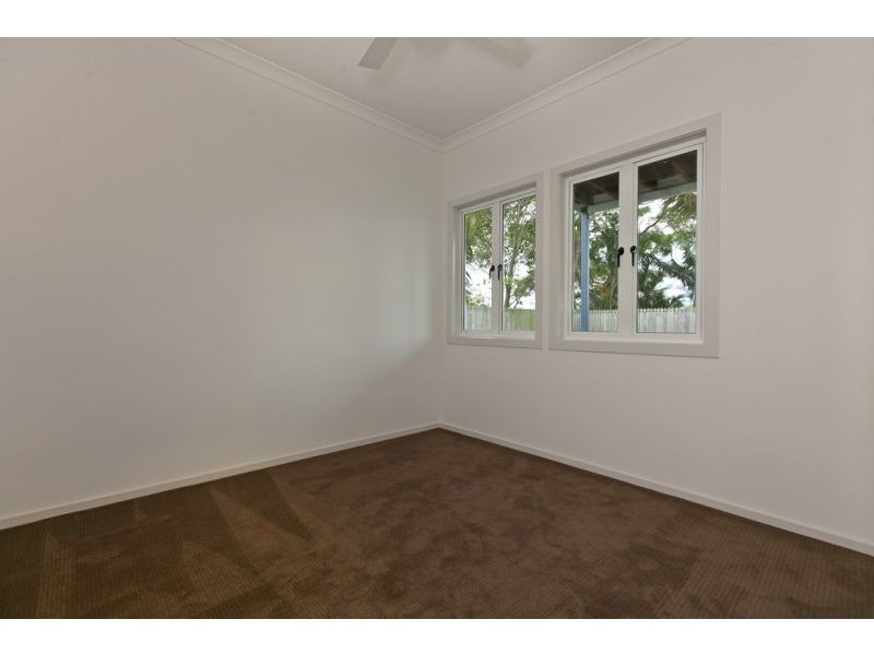 9 Adrian St, Manly West QLD 4179