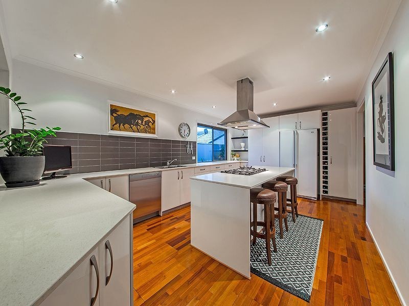 1 Rosier St, Wynnum West QLD 4178