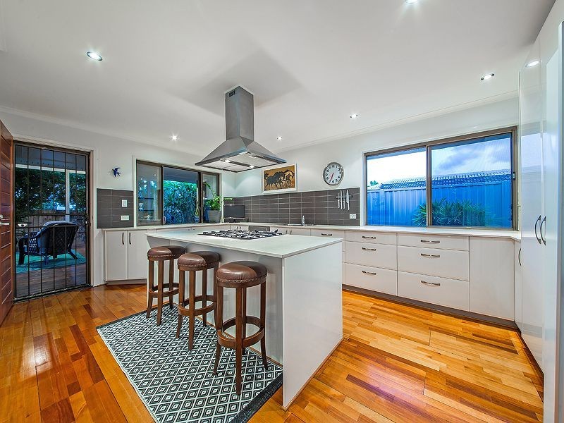 1 Rosier St, Wynnum West QLD 4178
