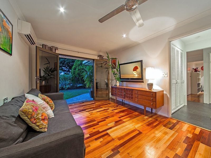 1 Rosier St, Wynnum West QLD 4178