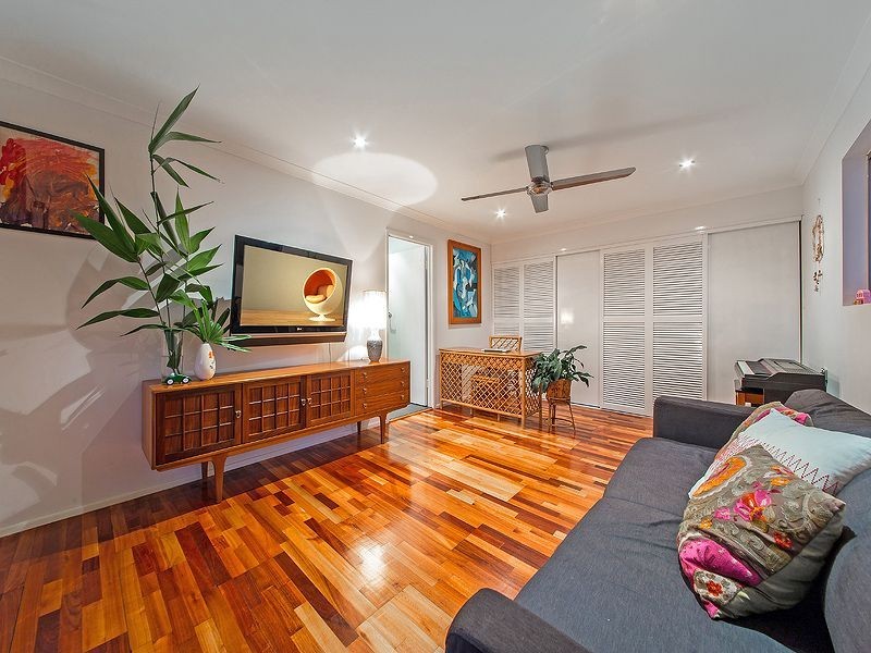 1 Rosier St, Wynnum West QLD 4178