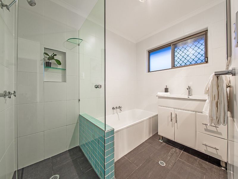1 Rosier St, Wynnum West QLD 4178
