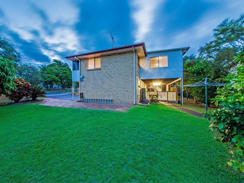 2 Edwin St, Wynnum West QLD 4178