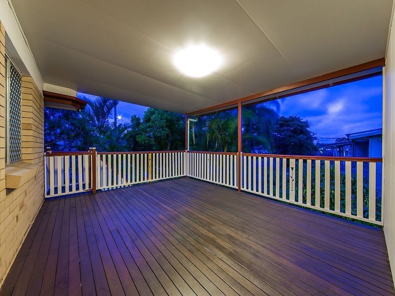 2 Edwin St, Wynnum West QLD 4178