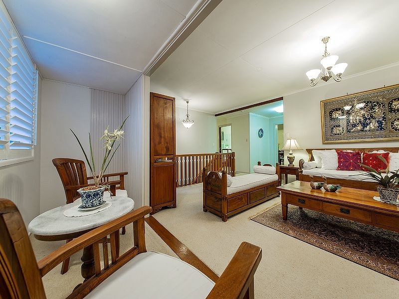 2 Edwin St, Wynnum West QLD 4178