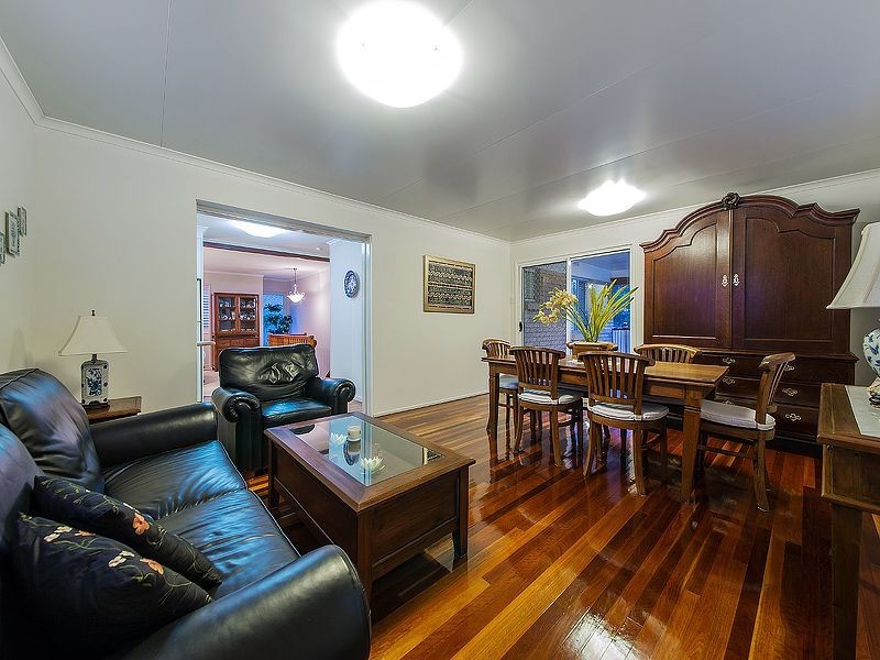 2 Edwin St, Wynnum West QLD 4178