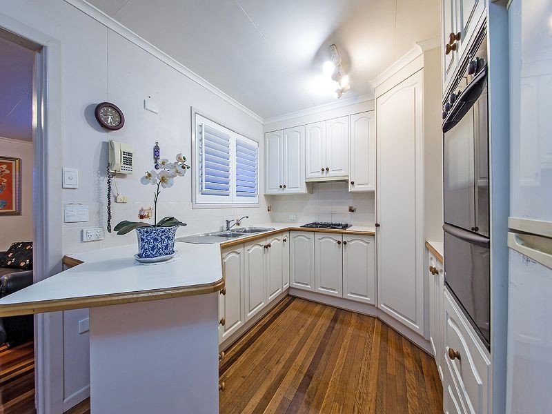 2 Edwin St, Wynnum West QLD 4178