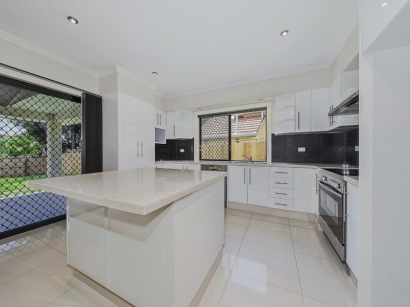 23 Sandy Camp Rd, Wynnum QLD 4178