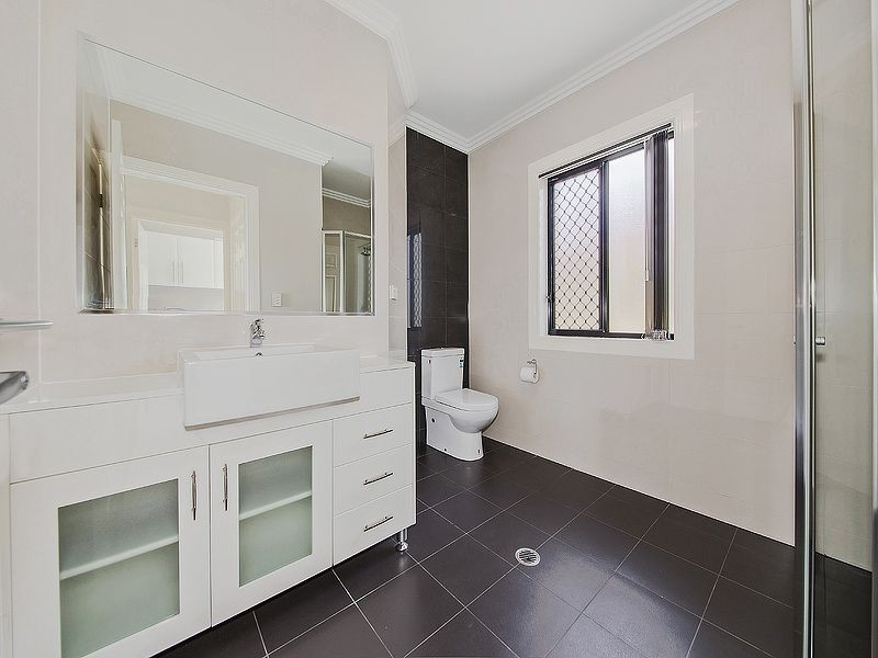 23 Sandy Camp Rd, Wynnum QLD 4178