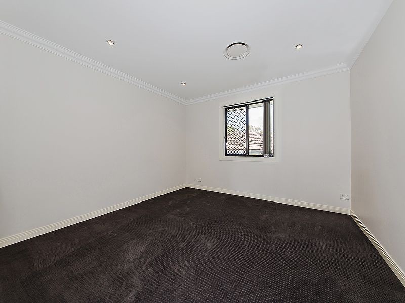 23 Sandy Camp Rd, Wynnum QLD 4178