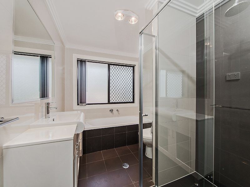 23 Sandy Camp Rd, Wynnum QLD 4178