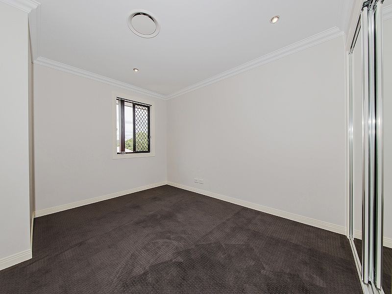 23 Sandy Camp Rd, Wynnum QLD 4178