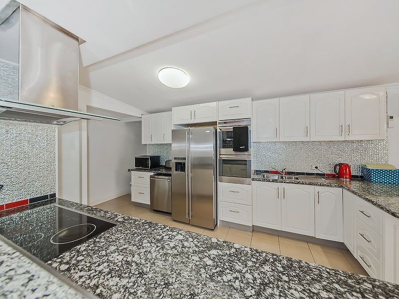 2305 Wynnum Road, Wynnum QLD 4178