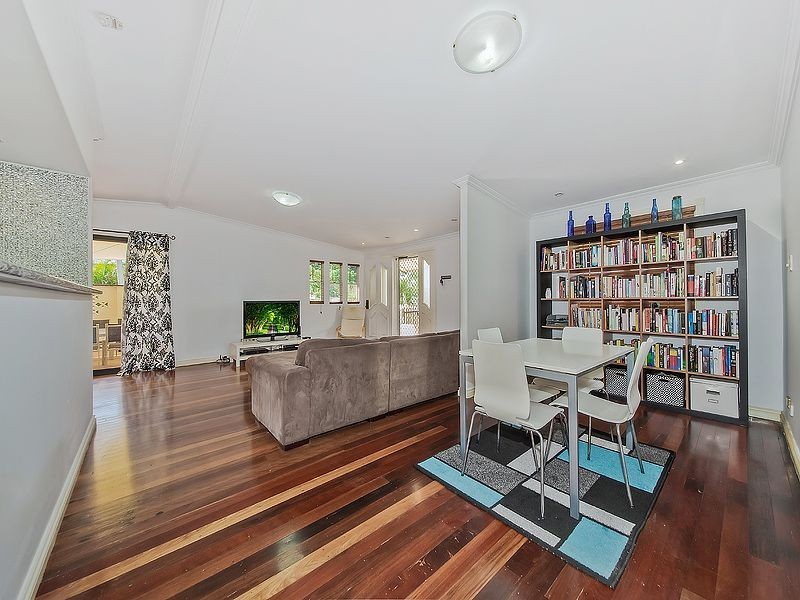 2305 Wynnum Road, Wynnum QLD 4178