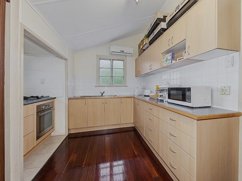 233 Whites Road, Lota QLD 4179