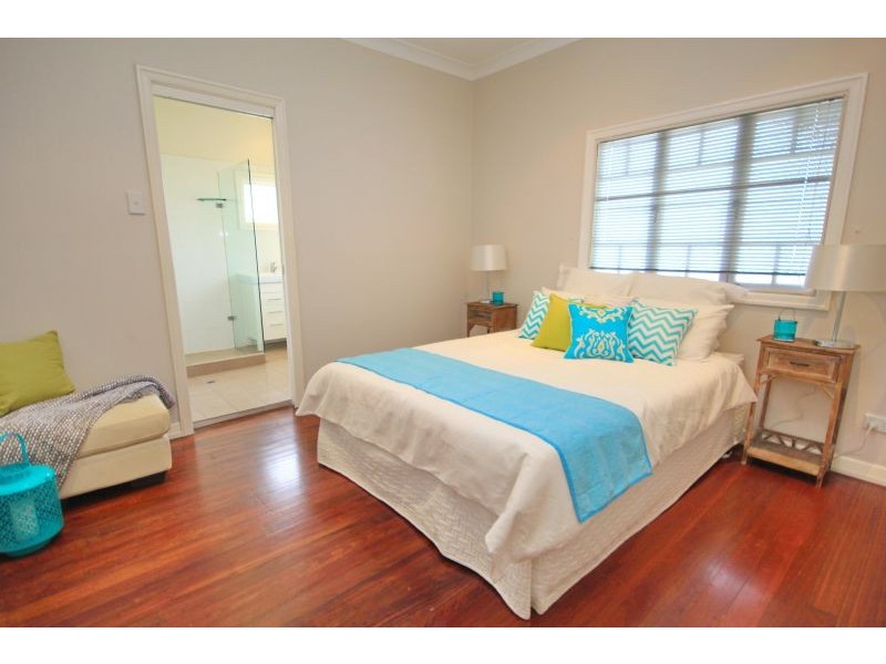 24 Stanley Terrace, Wynnum QLD 4178