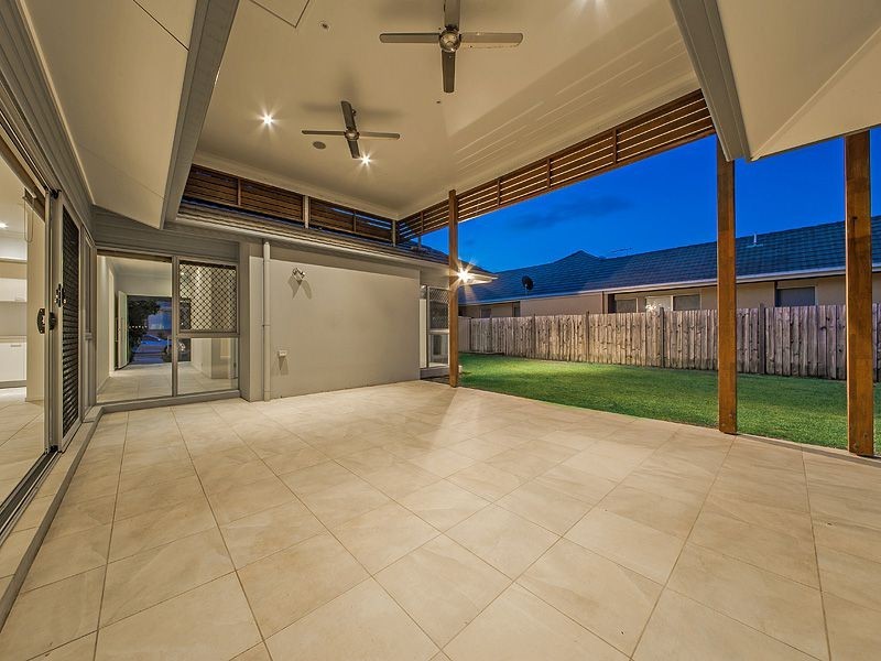 15 Watervale Pde, Wakerley QLD 4154
