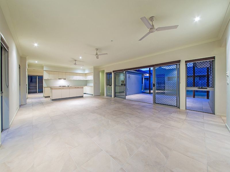 15 Watervale Pde, Wakerley QLD 4154