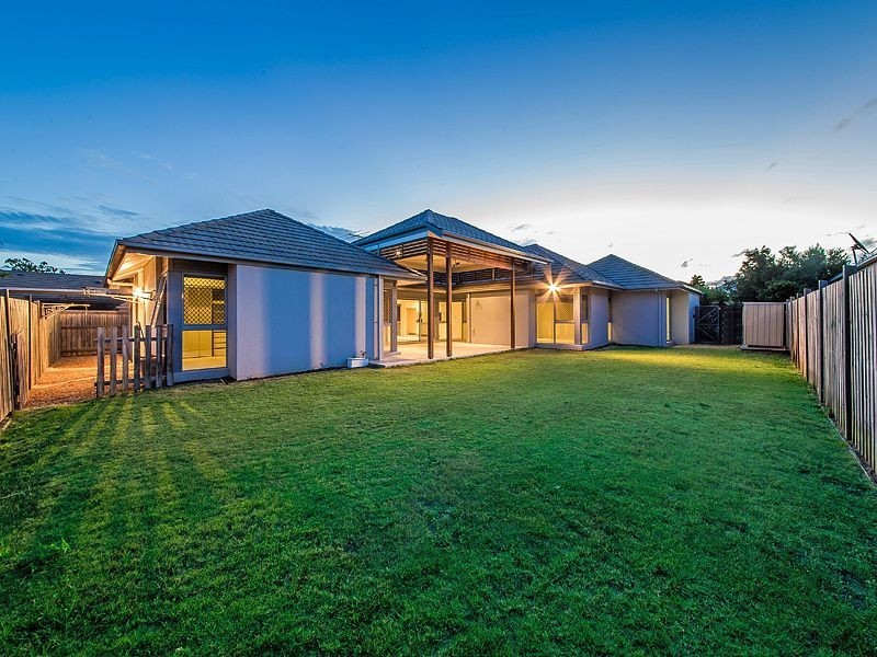 15 Watervale Pde, Wakerley QLD 4154
