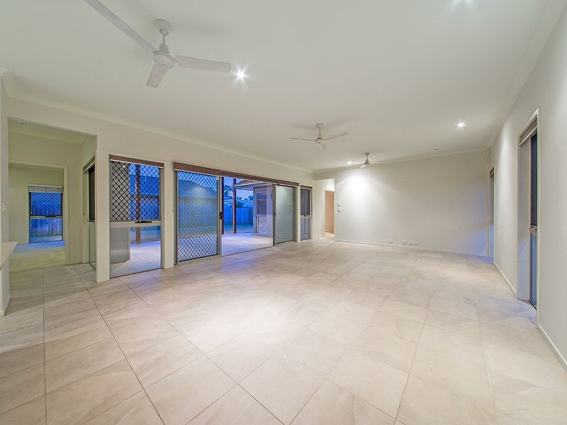 15 Watervale Pde, Wakerley QLD 4154