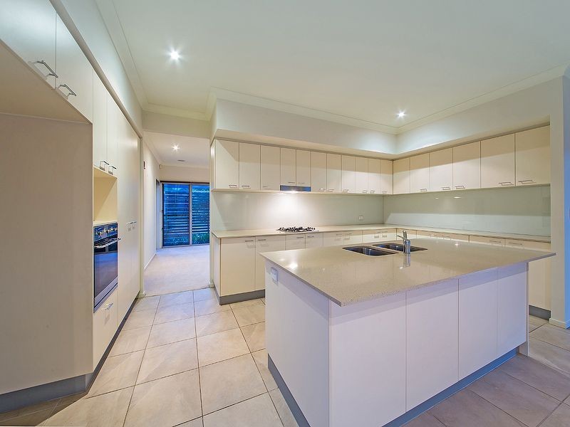 15 Watervale Pde, Wakerley QLD 4154