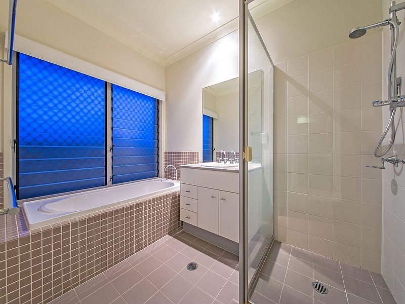 15 Watervale Pde, Wakerley QLD 4154