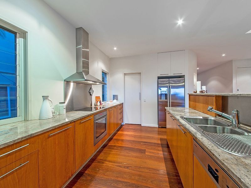 6 Wellington Street, Manly QLD 4179