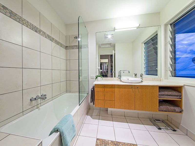 6 Wellington Street, Manly QLD 4179