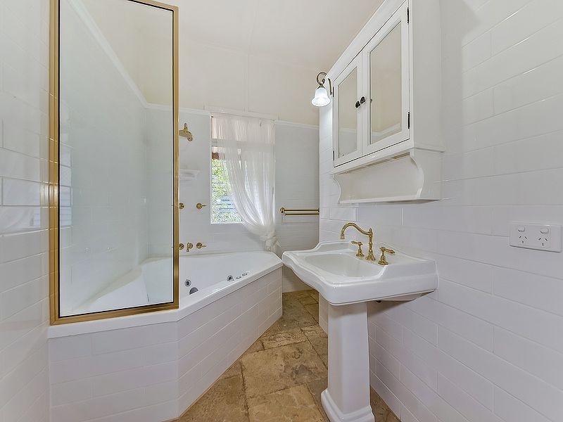 16 Byrneside Terrace, Wynnum QLD 4178