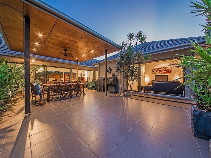 44 Mossvale Dr, Wakerley QLD 4154