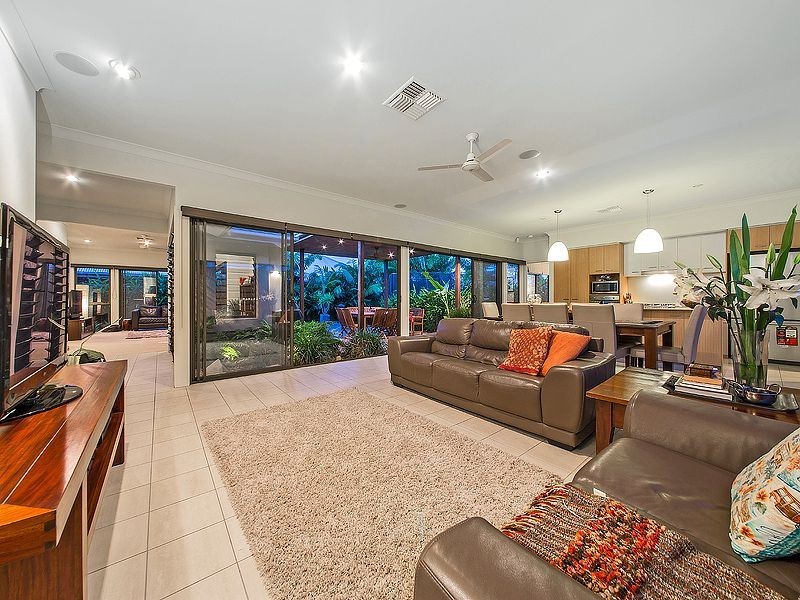 44 Mossvale Dr, Wakerley QLD 4154