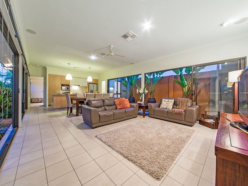 44 Mossvale Dr, Wakerley QLD 4154