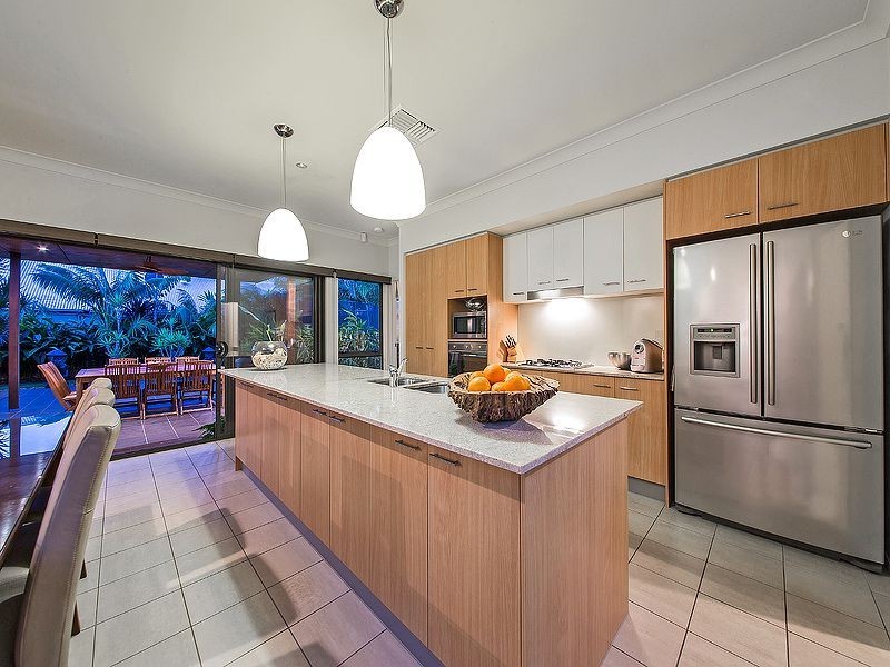 44 Mossvale Dr, Wakerley QLD 4154