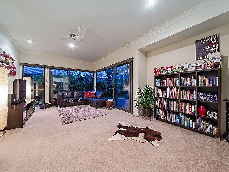 44 Mossvale Dr, Wakerley QLD 4154