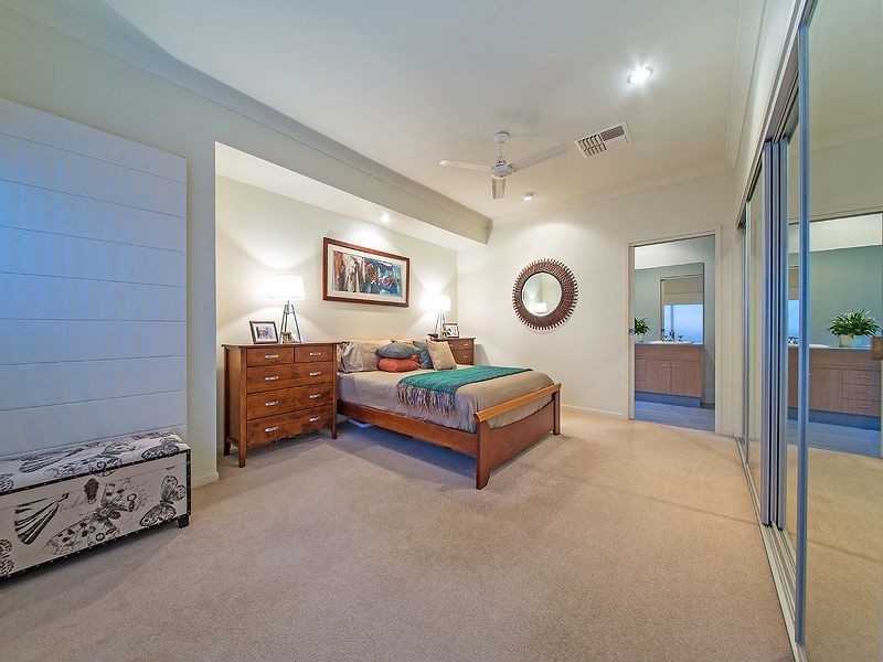 44 Mossvale Dr, Wakerley QLD 4154