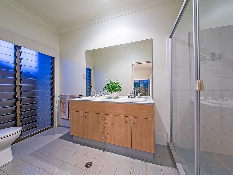 44 Mossvale Dr, Wakerley QLD 4154