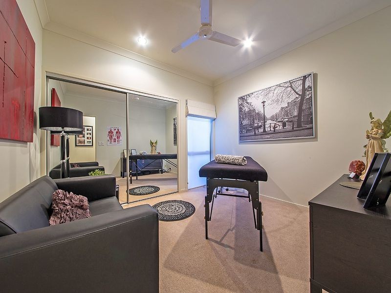 44 Mossvale Dr, Wakerley QLD 4154