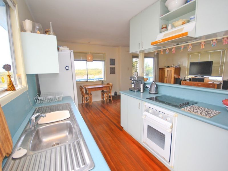 785 Esplanade, Lota QLD 4179