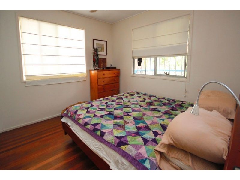 785 Esplanade, Lota QLD 4179