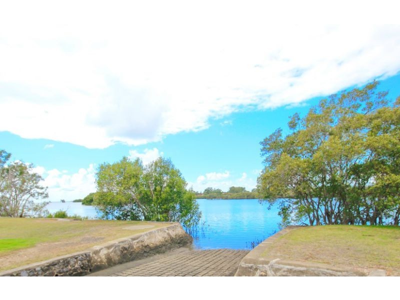 785 Esplanade, Lota QLD 4179