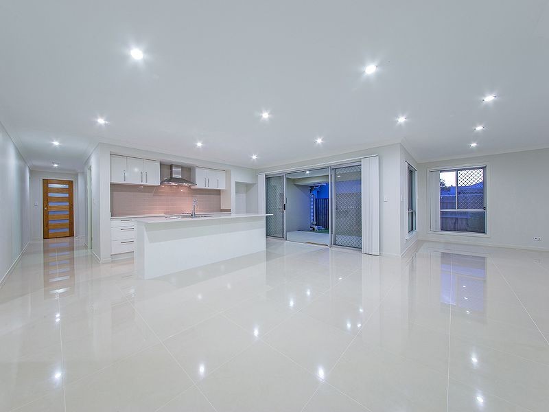 10 Foxwood Cct, Wakerley QLD 4154