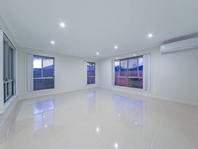 10 Foxwood Cct, Wakerley QLD 4154