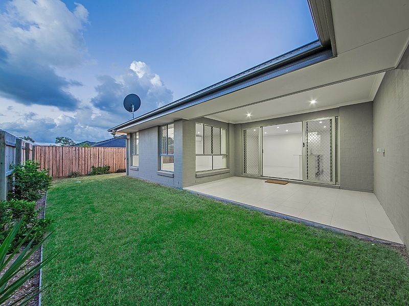 10 Foxwood Cct, Wakerley QLD 4154