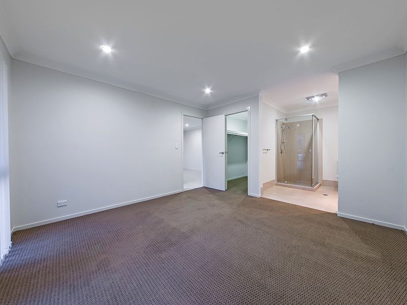 10 Foxwood Cct, Wakerley QLD 4154