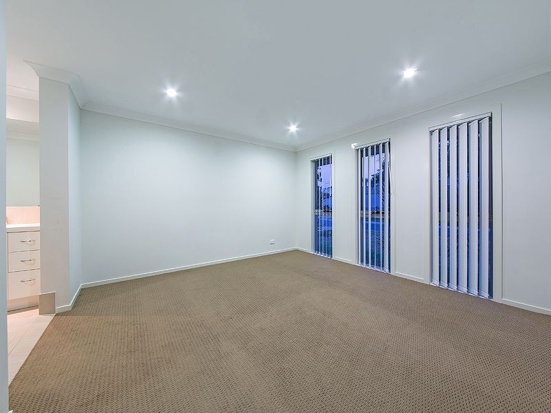 10 Foxwood Cct, Wakerley QLD 4154