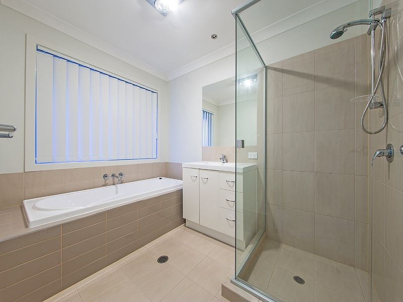 10 Foxwood Cct, Wakerley QLD 4154