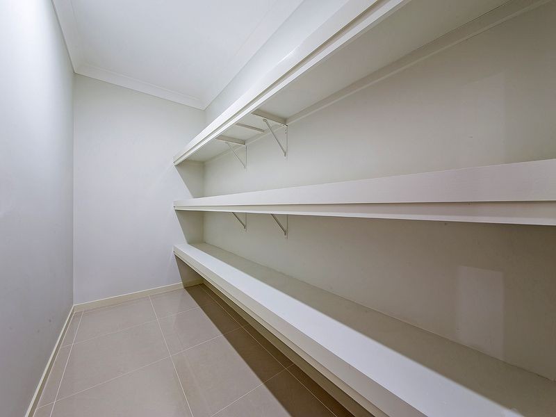 10 Foxwood Cct, Wakerley QLD 4154